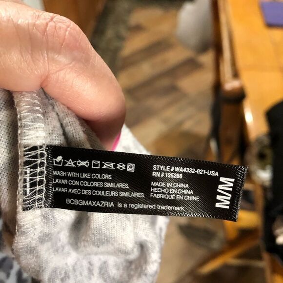 BCBGMAXAZRIA Collared Button Front Animal Print Pajama Top - M - Picture 13 of 13